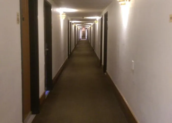Days Inn & Suites By Wyndham Caseyville